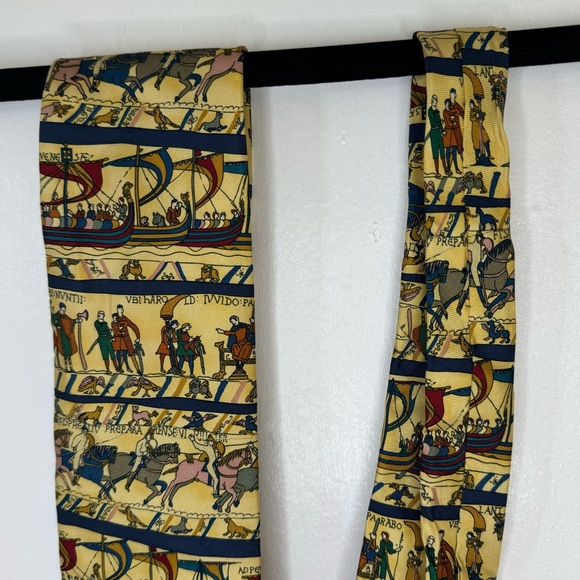 Alynn 100% Silk Novelty Patterned Tie - Picture 6 of 6